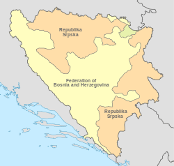 Bosna Hersek'teki Bosna-Hersek Federasyonu'nın sınırları (sarı)Brčko Bölgesi (soluk yeşil)a